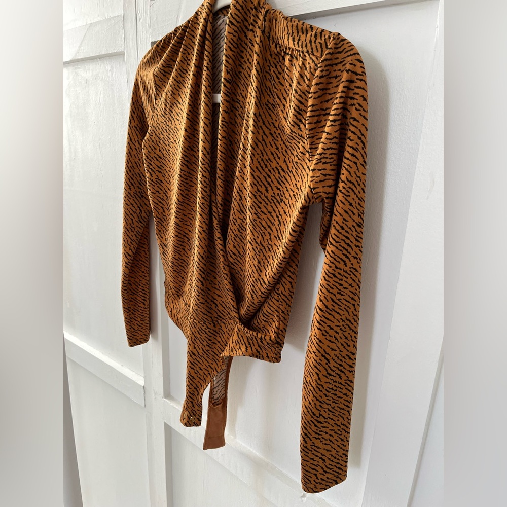 Banana Republic Animal Print Body Suit. XSP